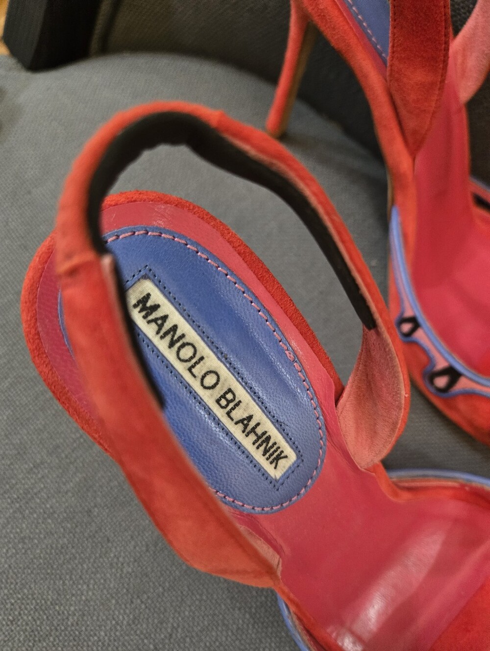 Manolo Blahnik Red Slingback Heels 38 Designer Sandals, Bold Colorblock 2016 - Picture 4 of 10
